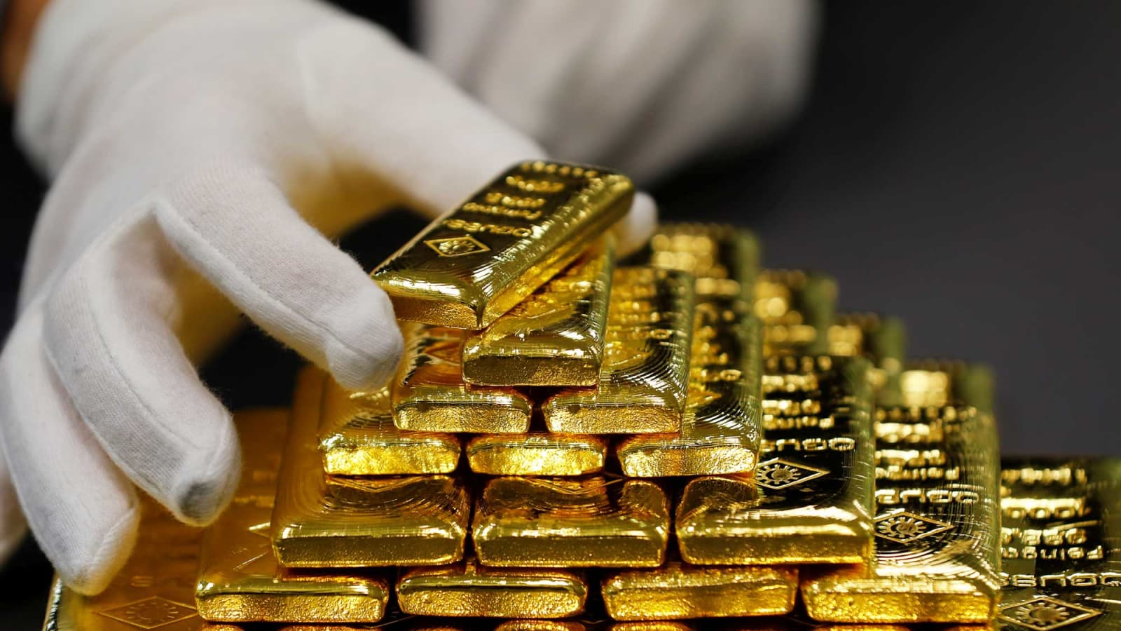 اونس طلا به بالای مرز ۱۸۰۰ دلار بازگشت