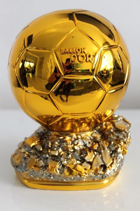 طلای گرانبها در دستان فوتبالیست ها- توپ طلا چگونه ساخته می‌شود؟
