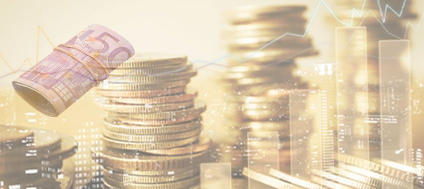 طلا بیشتر نگه داریم یا پول نقد؟