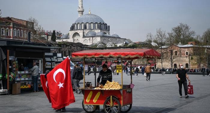 برای سفر به ترکیه لیر ببریم یا دلار؟